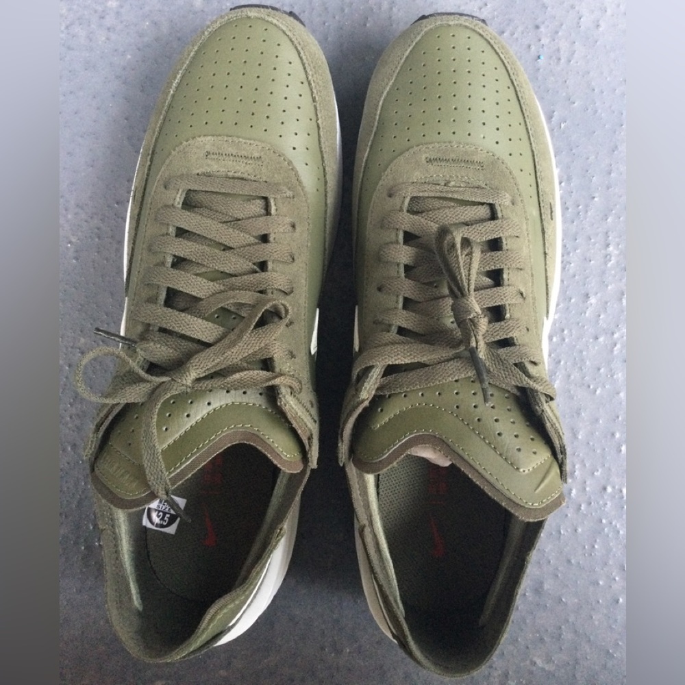 Nike Waffle One Leather in Olive- Size 12.5 M - Picture 2 of 9